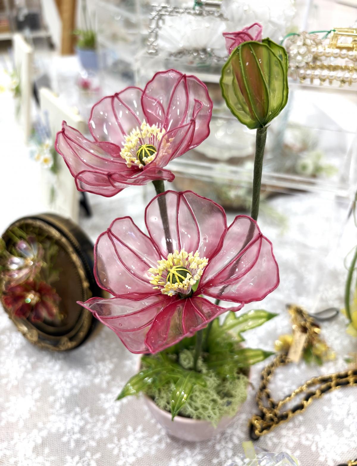 永遠に咲く花の魔法──アメリカンフラワー作品